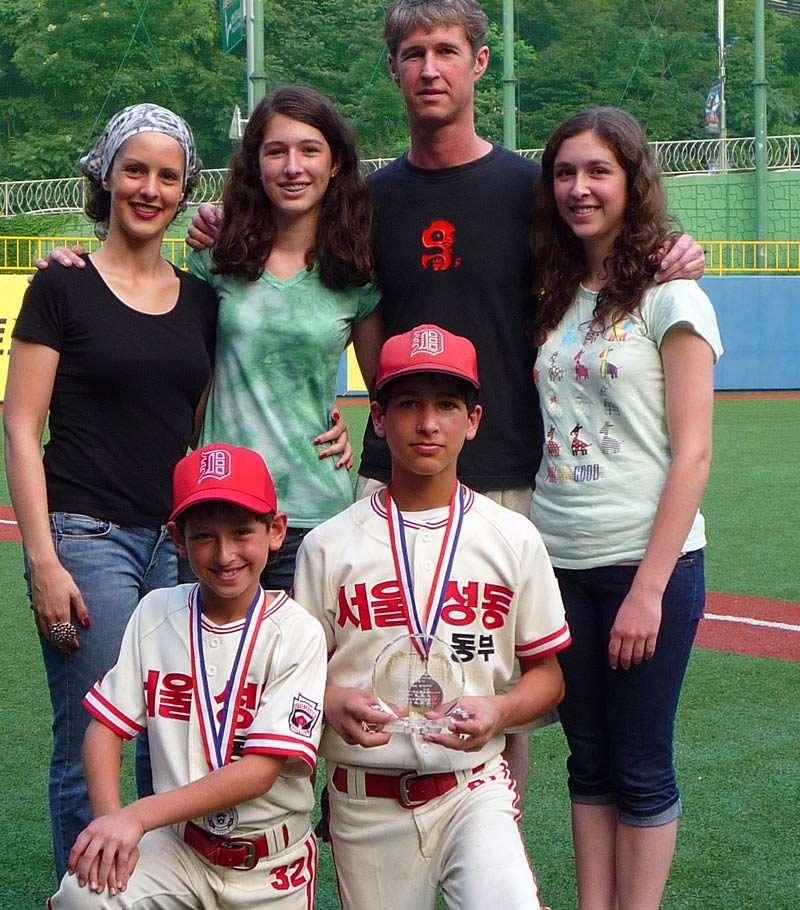 Austin and Adam Pose with their greatest fans! “Ah, Mr. Adam, can I have your autograph?”