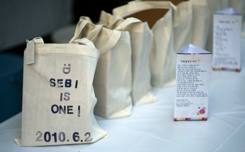 Tote bags given as party favors.